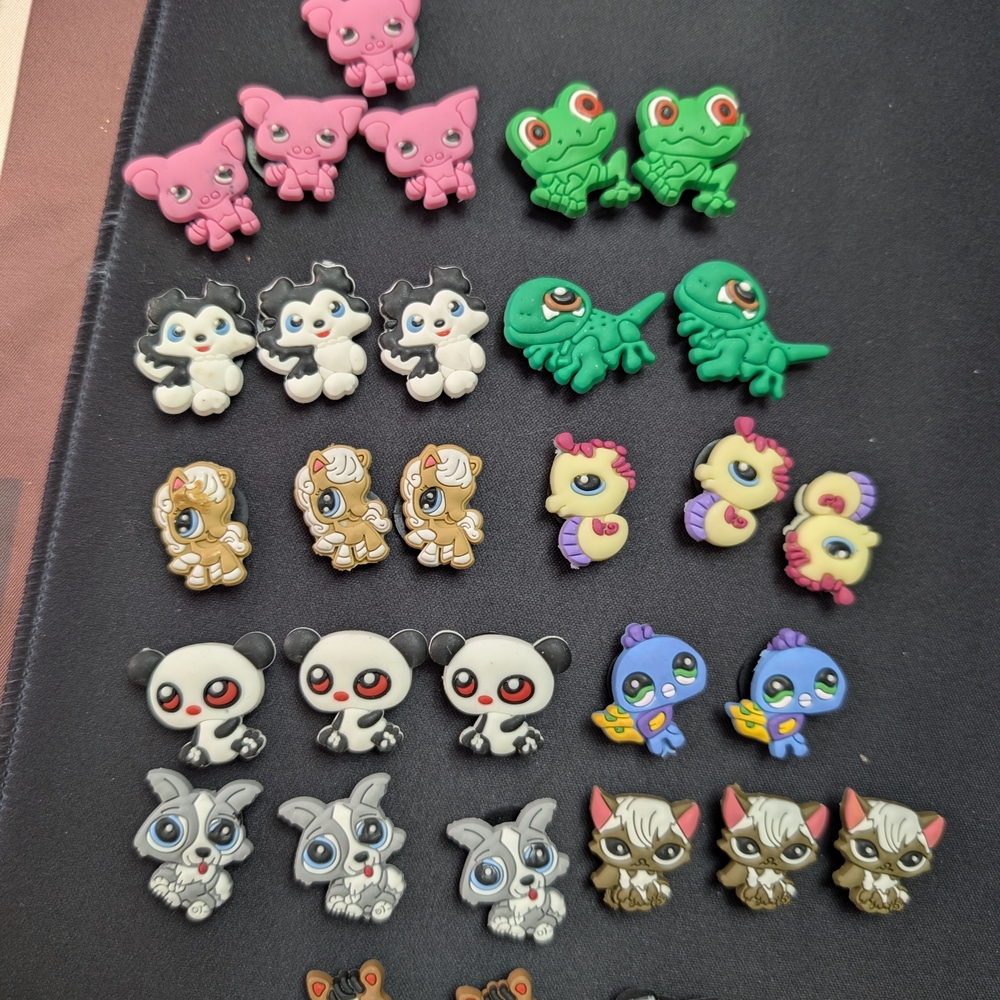 31 CROCS Kids Accessories - Pink, Green, Gray Charms